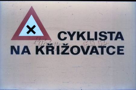 Cyklista na křižovatce